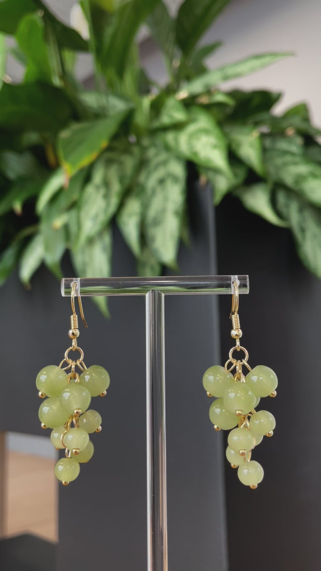 Loose Green Grapes Earrings 