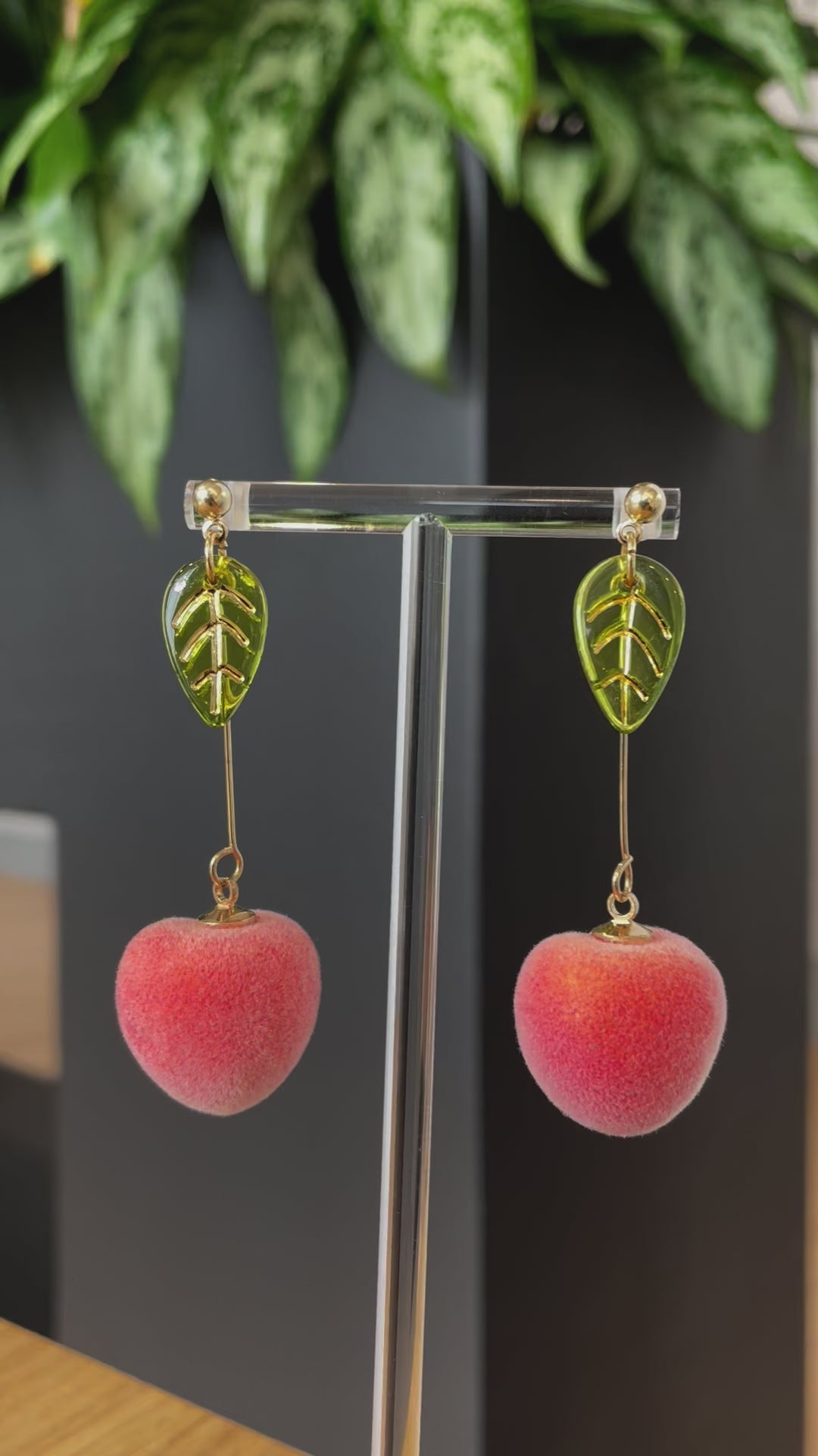 Dangle Peach with Leave earrings 
